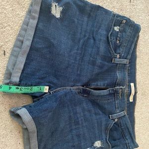 LEVIS RED TAG LIGHTLY DISTRESSED MID RISE SHORTS CUFFED SKINNY